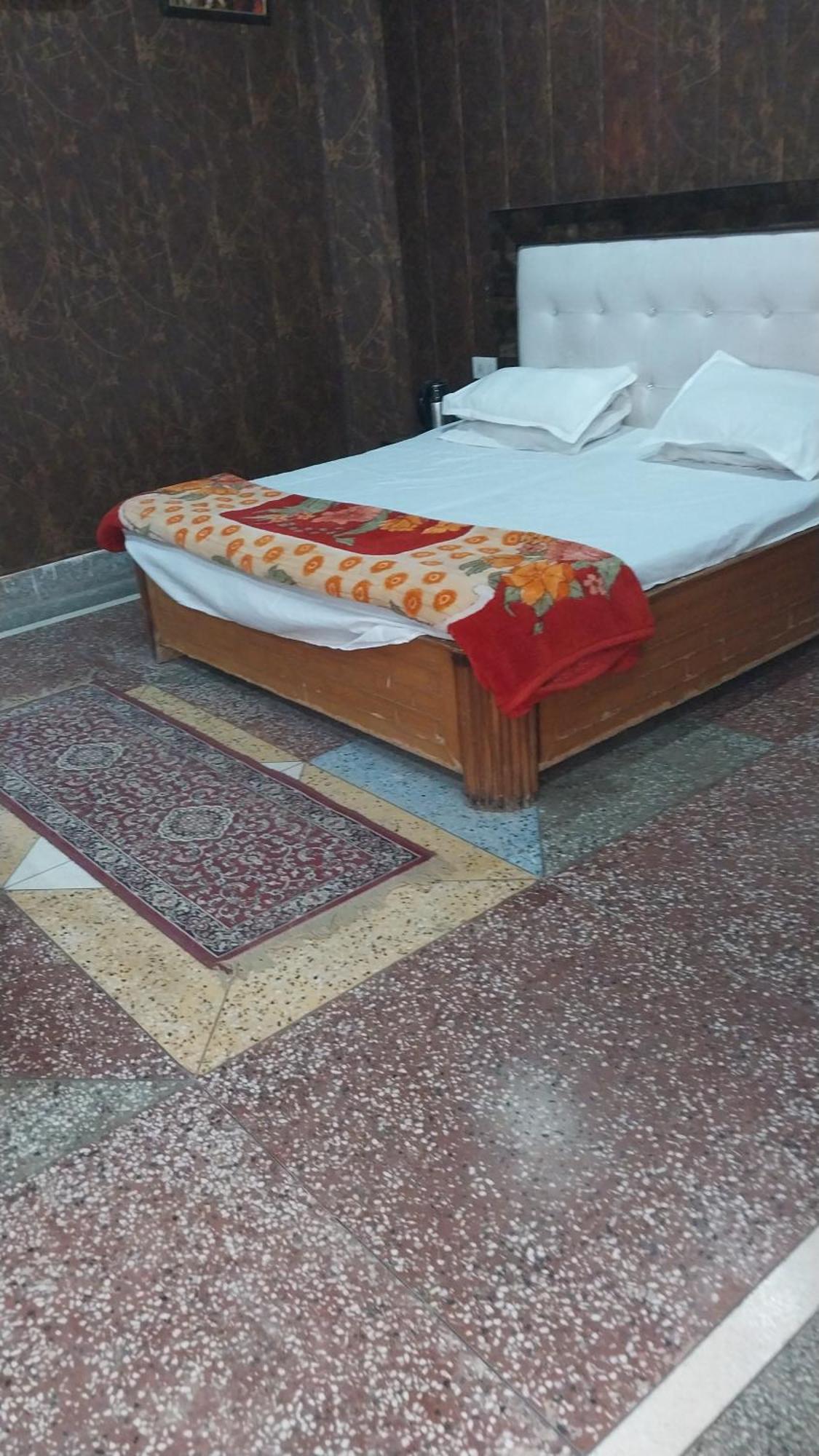 Hotel Somnath Residency Radhe Nikunj